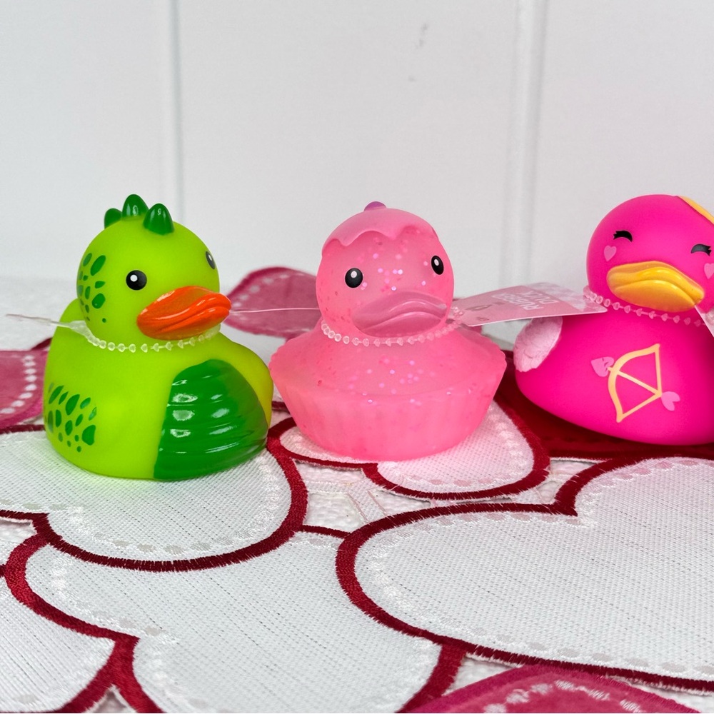 NEW Target Bullseye Playground Valentines Day Rubber Ducks - Picture 2 of 6